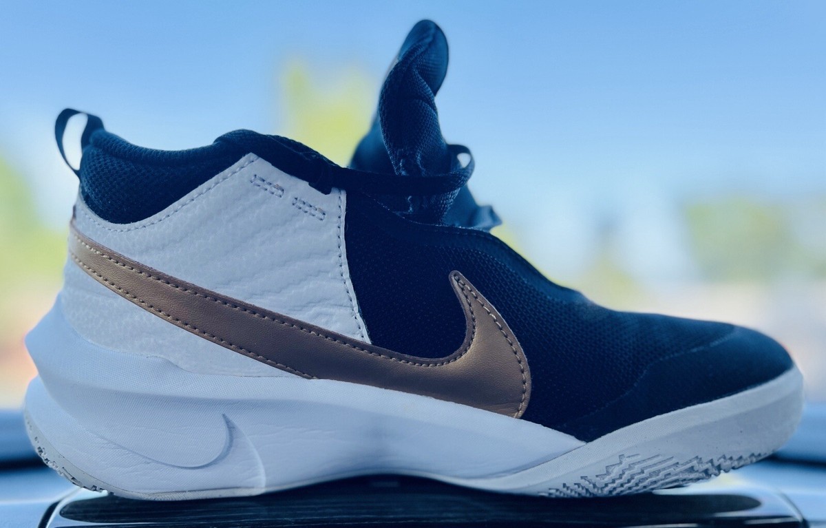 NIKE TEAM HUSTLE D 10 (GS)-CW6735-002 Black/Gold Youth