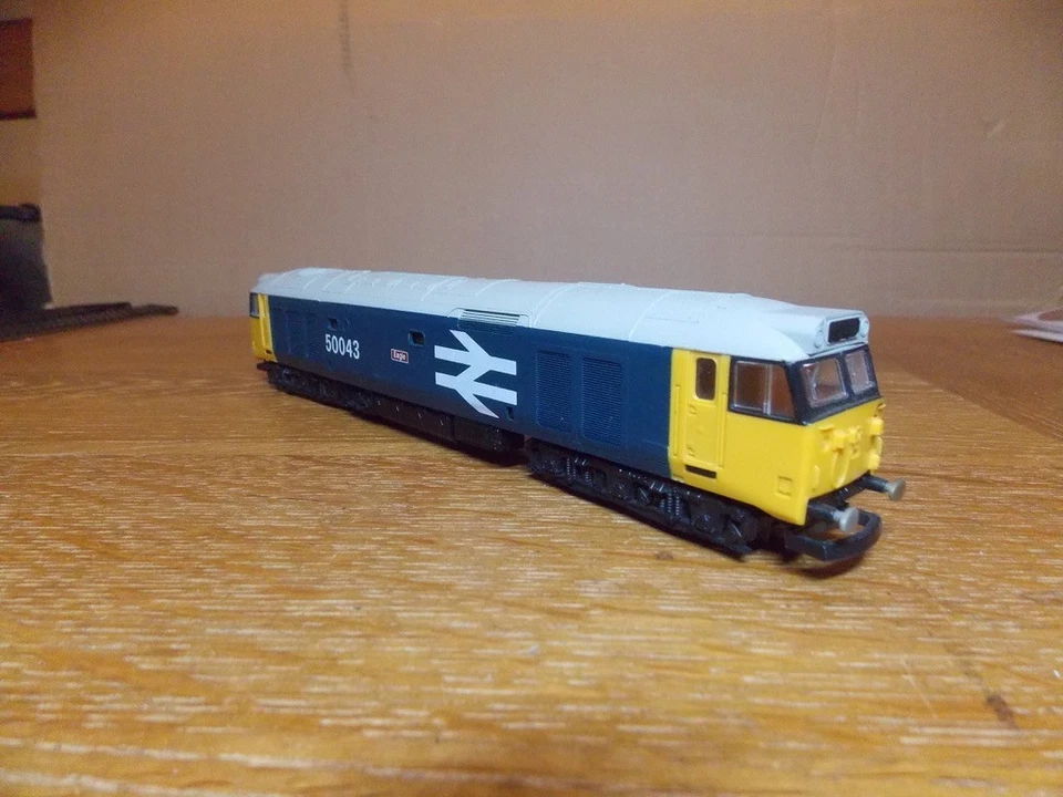 LIMA CLASS 50 DEISEL LOCO No 50043 EAGLE in BR Blue Livery. OO Gauge - Image 4 of 4