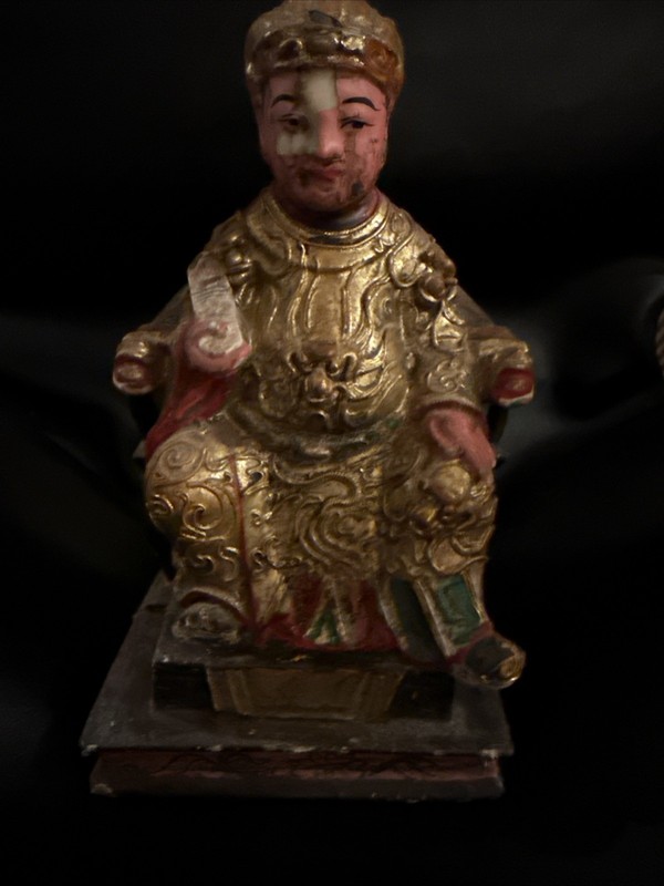 Antique imperial figure in carved and lacquered wood, China, 19th century