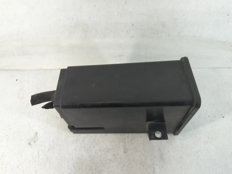 Mitsubishi Galant 2009 bote de carbón de vapor de combustible FAV5Y Foto 2 de 4