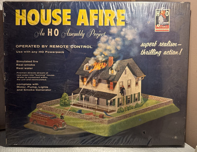 VINTAGE 50'S-60'S RENWAL HOUSE AFIRE REMOTE CONTROL HO SCALE MODEL BNISB