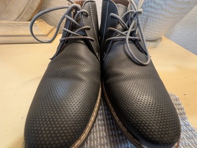 R2 Men's Grey Chukka Boots Size 11M.