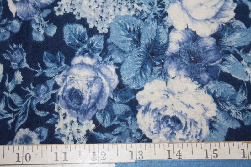 AZUL ANUNCIO BLANCO FLORAL EN FRANELA DE MARCUS BROTHERS - TELA 100% ALGODÓN Foto 4 de 4