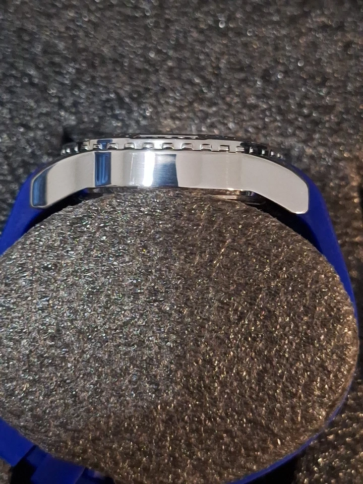 Reloj de cuarzo para hombre Sean John con bisel helado en excelente estado funcionando bien Foto 3 de 4