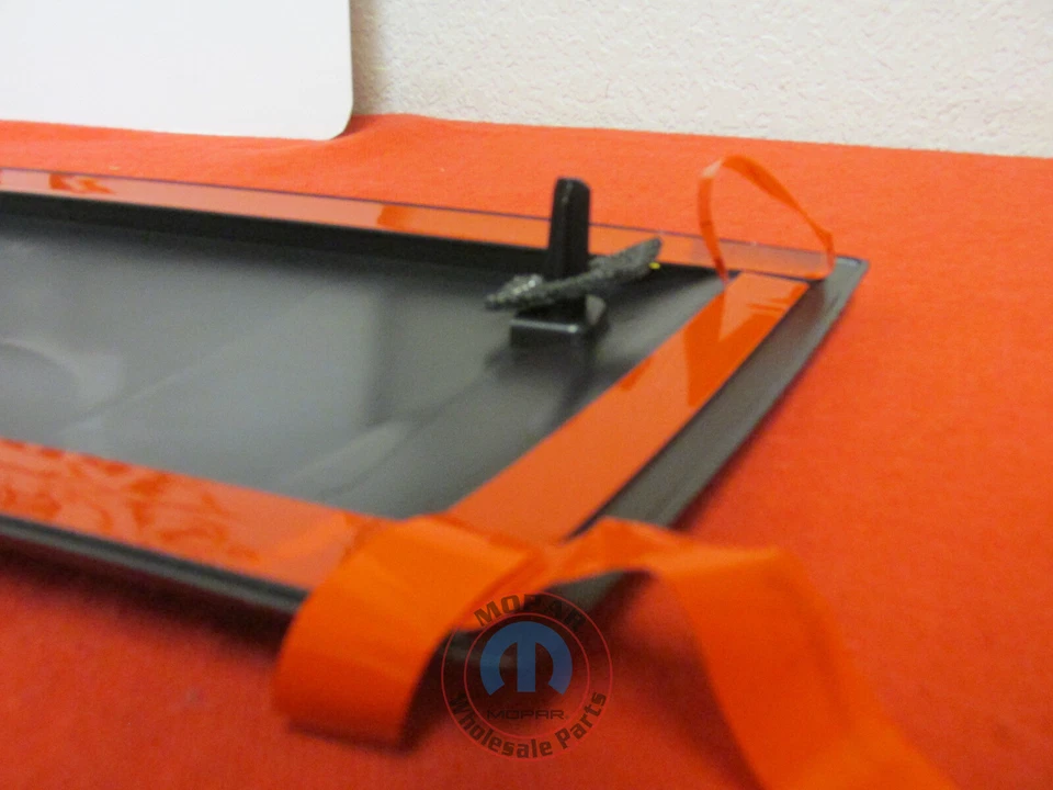 Moldura puerta delantera lado izquierdo conductor Jeep Patriot NUEVO OEM MOPAR Foto 4 de 4