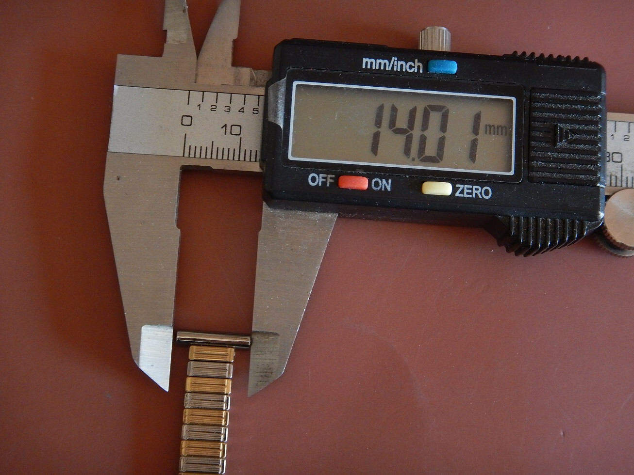Bracelet montre ZRC extensible bicolore : la solution pour vos anses fixes soudées