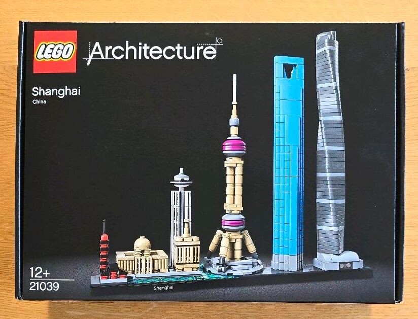 LEGO Architecture Shanghai 21039 Building Kit 597 pcs