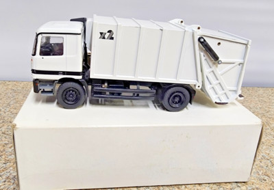 Conrad 1/50 Haller Art No. 4039/01 Mercedes Garbage Truck Made in Germany