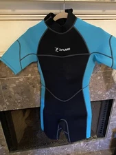 Zifumei 3mm Women’s Shorty Wetsuit Diving Suit Size Medium - New/No Tags