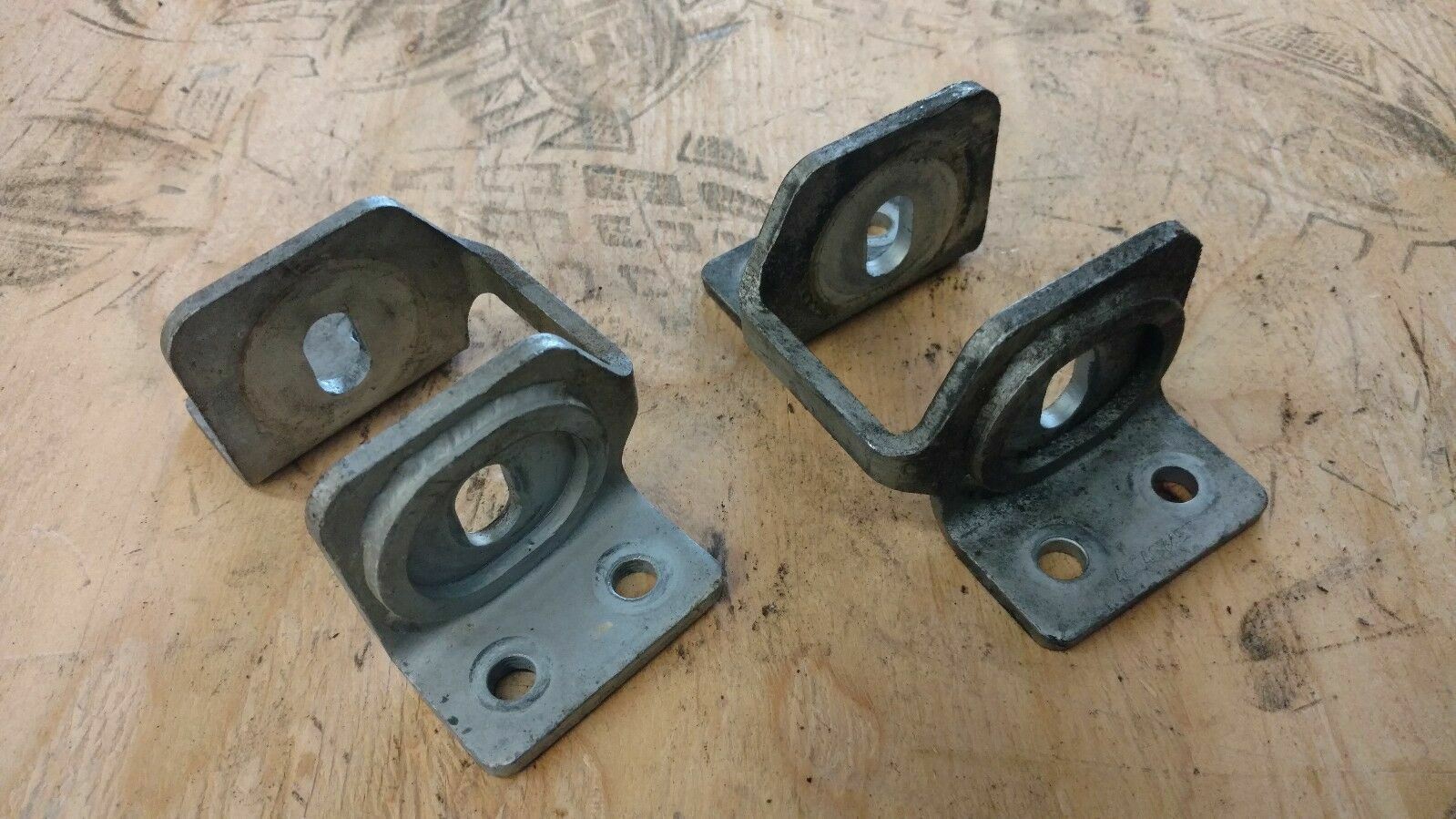 LAMBORGHINI GALLARDO LP560 FRONT ARM MOUNTING SUPPORT BRACKET OEM 400407457