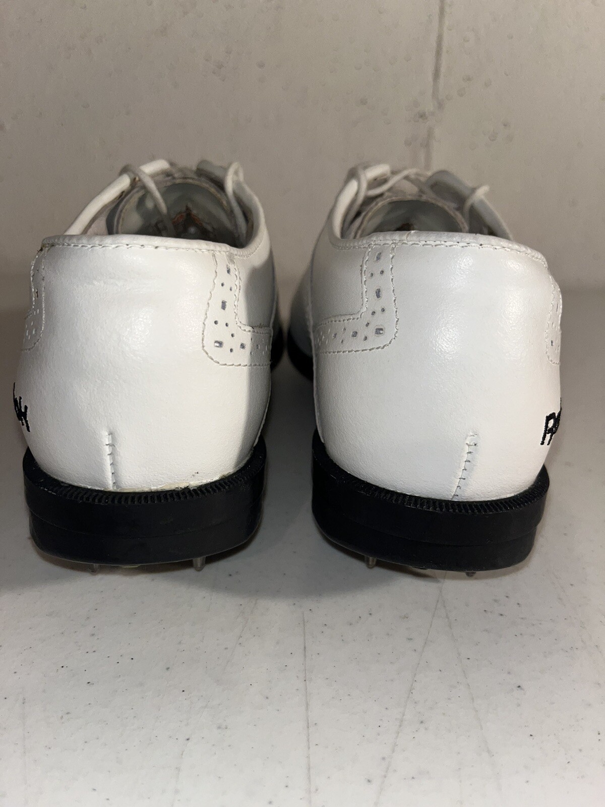 NOS Vintage Reebok White Leather Golf Shoes Metal Spikes Women’s SZ 7
