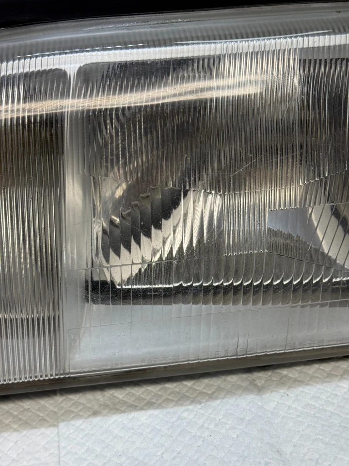 Левая галогенная фара со стороны водителя 1993 MERCEDES-BENZ 300SE 0 302 454 011 (O-4) - Изображение 3 из 4