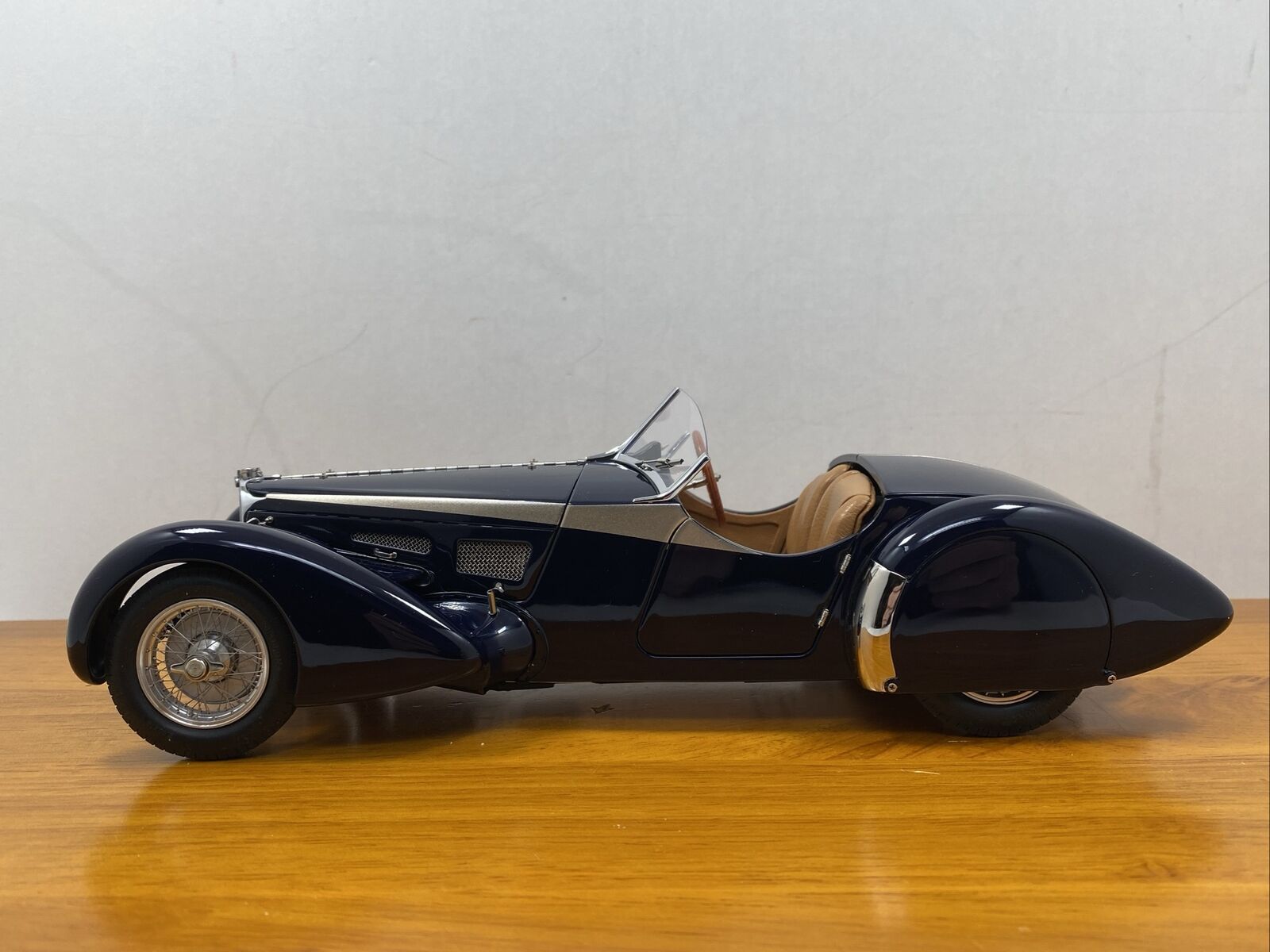 1/18 CMC 1938 Bugatti 57 SC Corsica Roadster M-106 READ ME