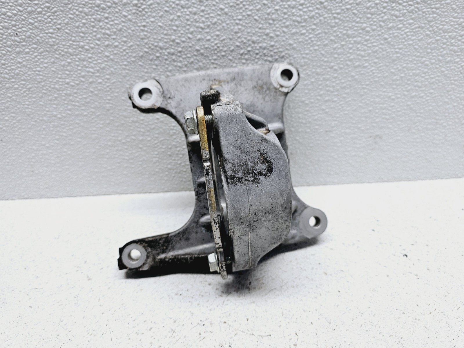 20132018 NISSAN SENTRA RH PASSENGER CV AXLE CARRIER BEARING SUPPORT