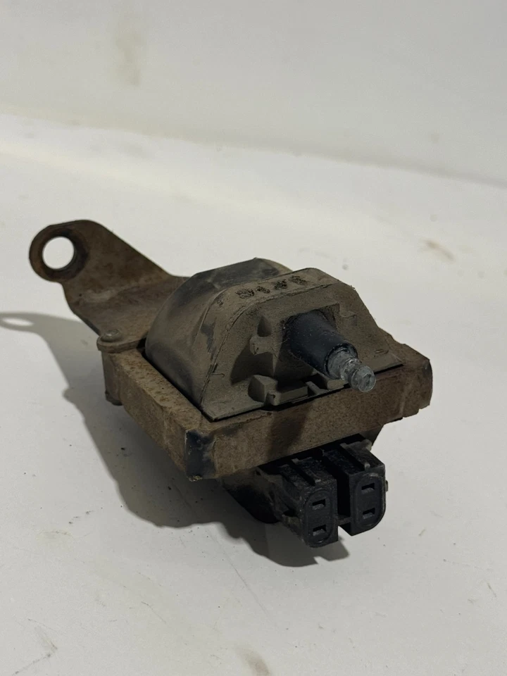 1993 GMC / CHEVY C / K 1500 2500 305 5.0L V8 IGNITION COIL AND BRACKET USED - Image 4 of 4