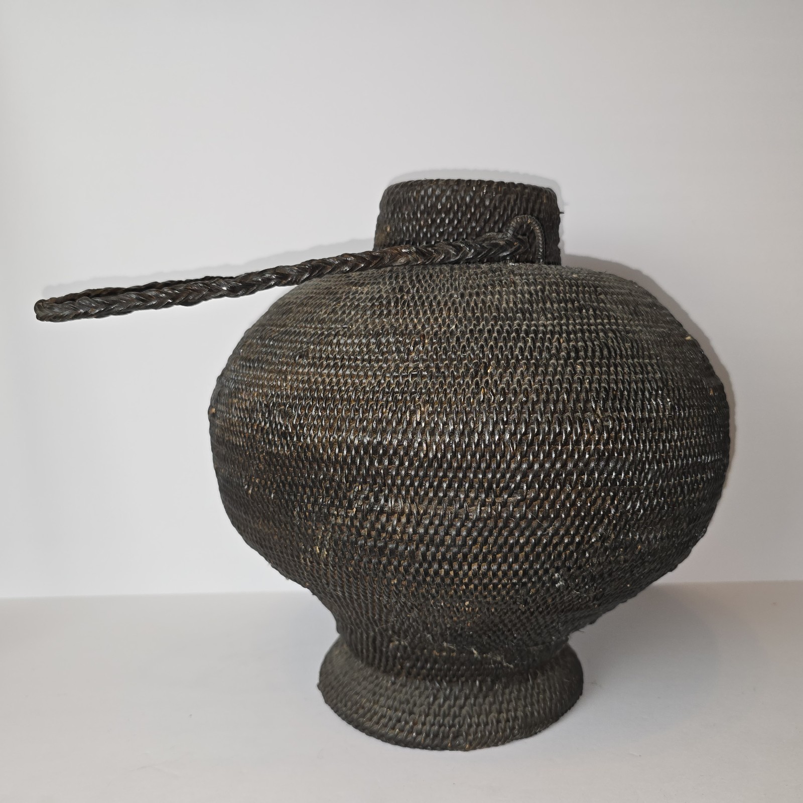 Antique Japanese Bamboo Ikebana Basket Vase Lid Handle Meiji Taisho Era Hanaire