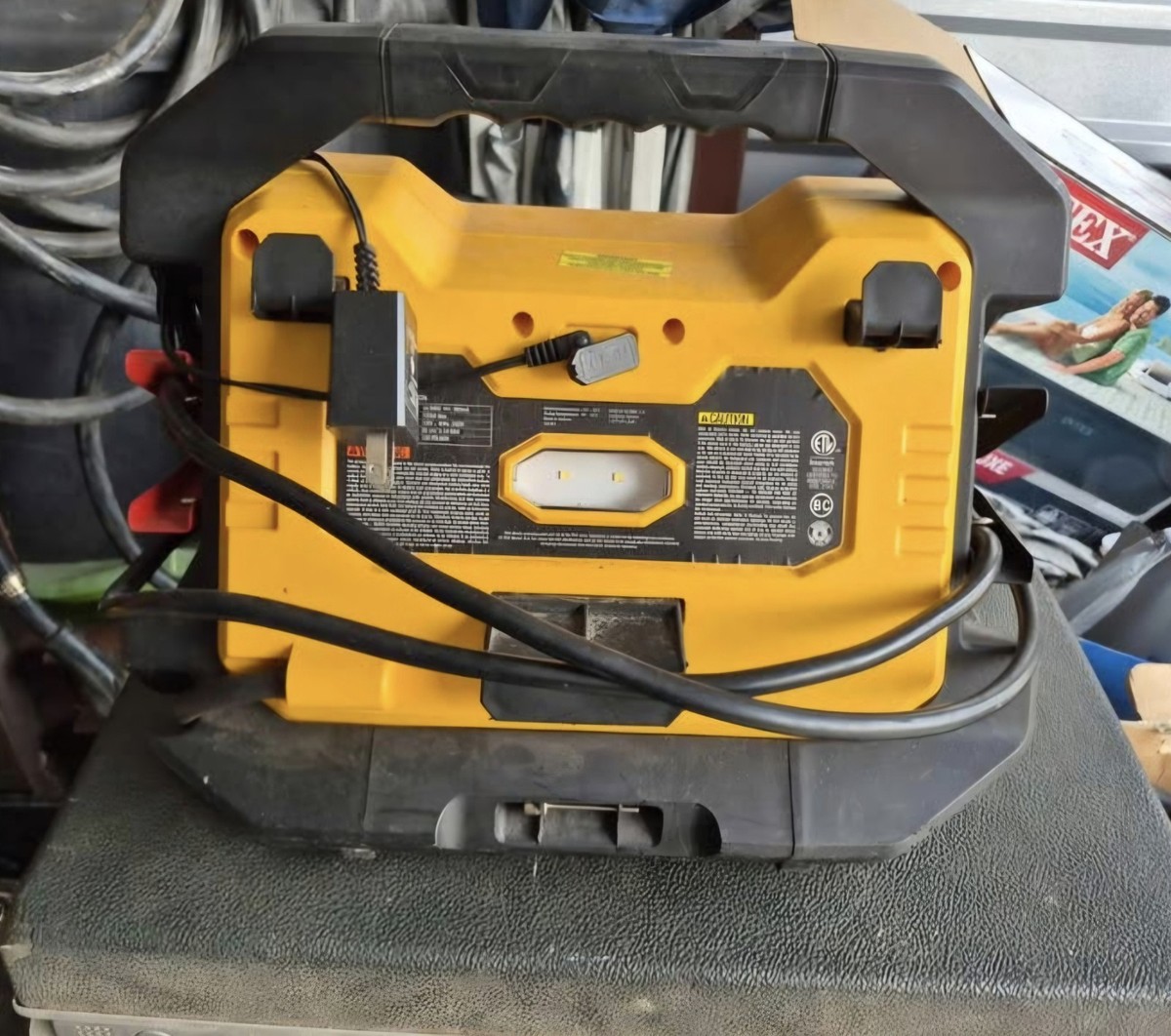 Everstart Maxx Jump Starter 1200-amp Power Station w/ Air