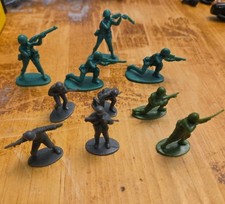 Toy Soldier Set 10 Plastic Army Men Green 6, 1" And 4 , 2" Ee-52