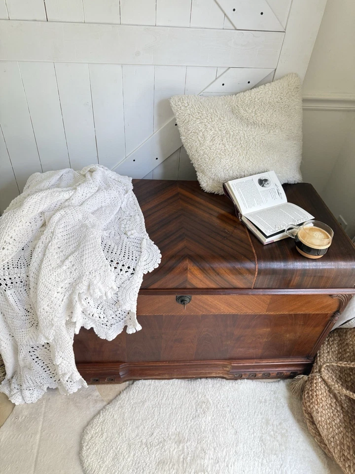 1920s Cavalier Cedar Chest w/ Key – Art Deco Hope Chest – Rare Model 165 - Image 3 of 4