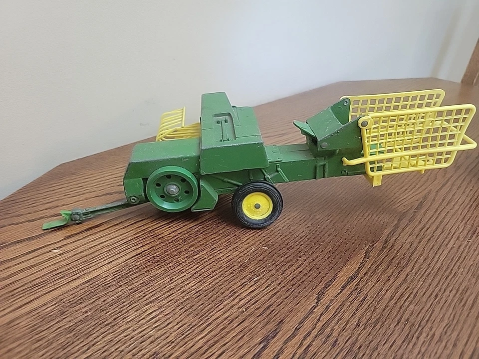 Empacadora de heno John Deere Ertl vintage de metal verde granja 1/16 años 70! Foto 3 de 4