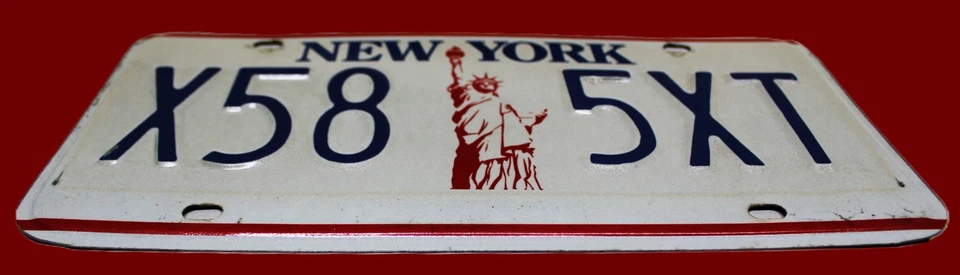 NEW YORK STATE AUTOMOBILE CAR LICENSE PLATE 1986 - 2000 STATUE OF LIBERTY - Image 2 of 3