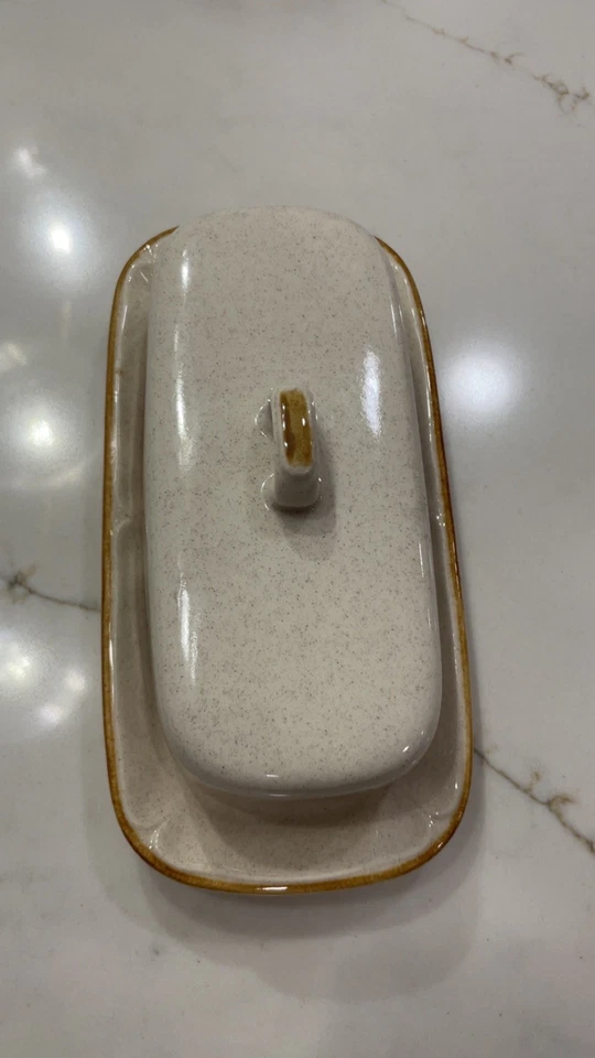 Plato de mantequilla Heartland de gres internacional vintage con tapa granja de campo Foto 4 de 4