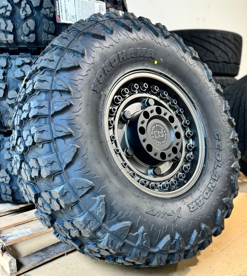 4) Ruedas Rhino Armory negras de 17" neumáticos Yokohama MT 5x5 Jeep Gladiator JT Foto 3 de 4