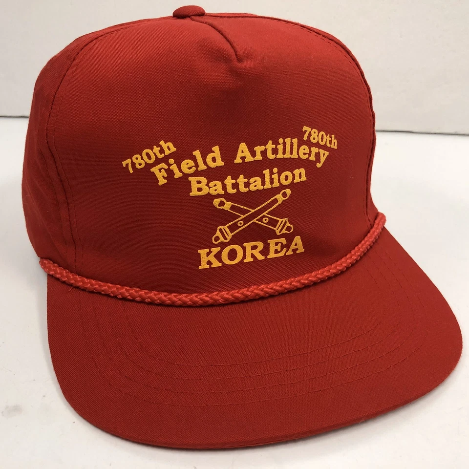 Винтажная бейсболка Yupoong Red 780th Field Artillery Battalion KOREA War новая из старых запасов  - Изображение 2 из 4