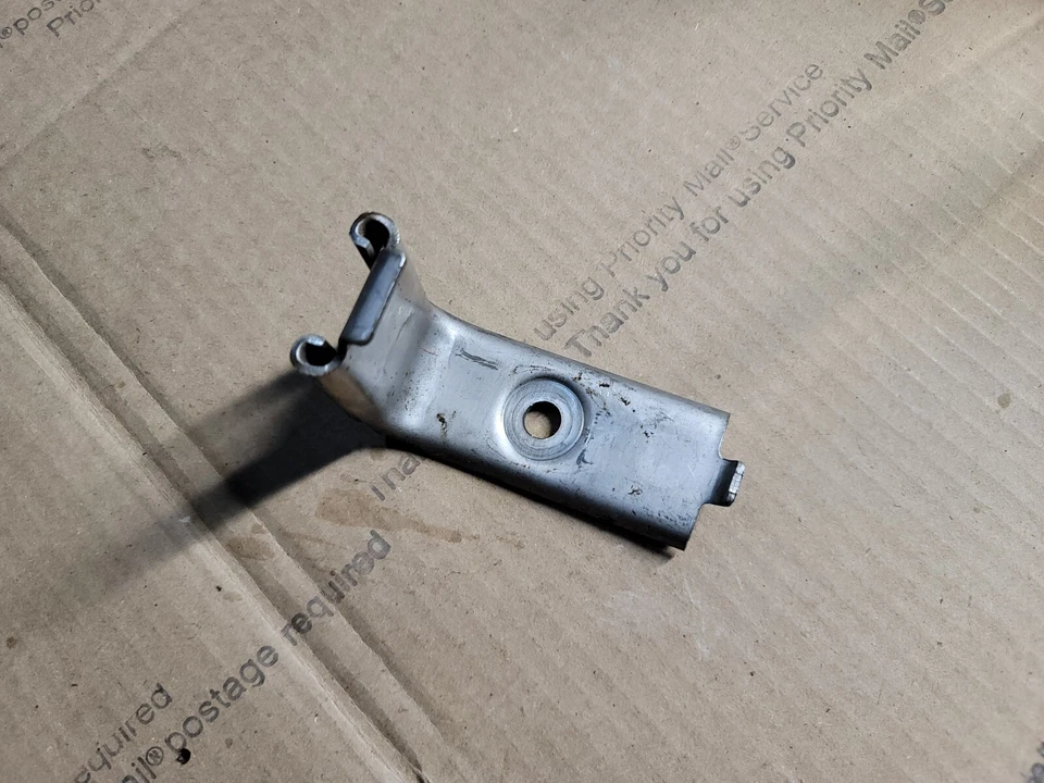 Soporte de suspensión de escape silenciador Chevrolet Corvette 2005-2013 C6 HL3 (1) Foto 3 de 4