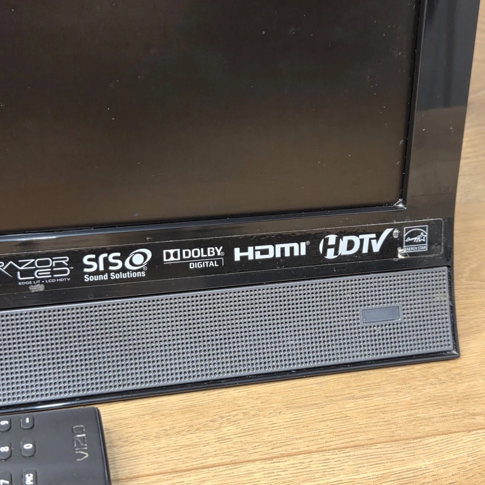 VIZIO E191VA 19-Inch 60Hz LED LCD Class Edge Lit Razor HDTV Gaming w/ Remote - Image 4 of 4