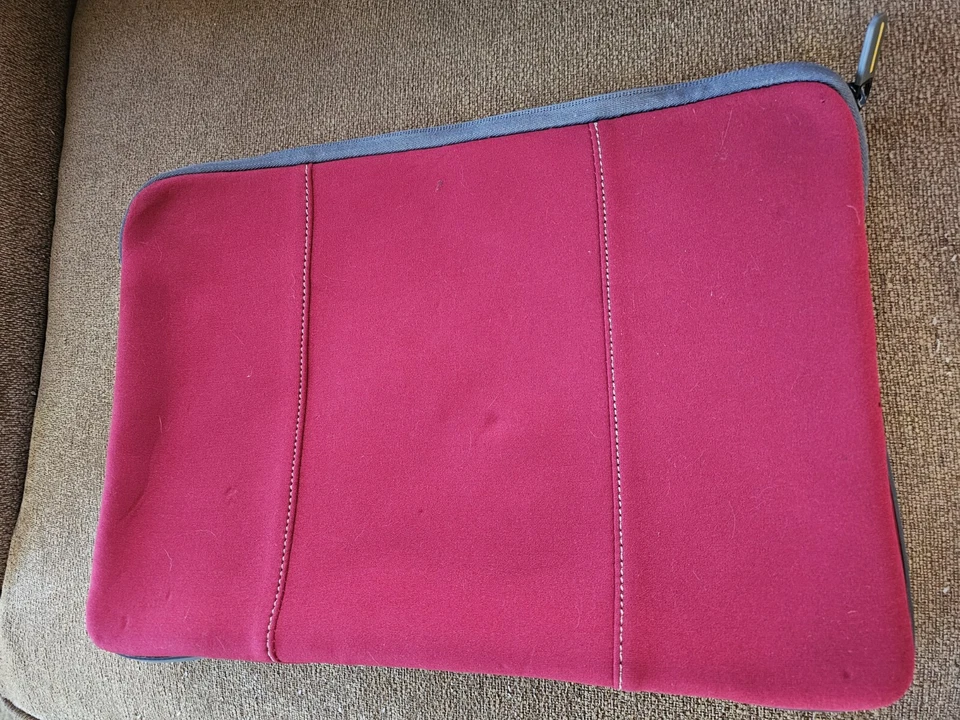 Targus 15.6" Red Maroon Neoprene Zipper Closure Computer Sleeve Carry Case - Image 2 of 4