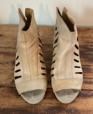 Women's Nine West RYNER Ankle Boot Size 6 M Taupe Open Boot Zip up Boots, damage