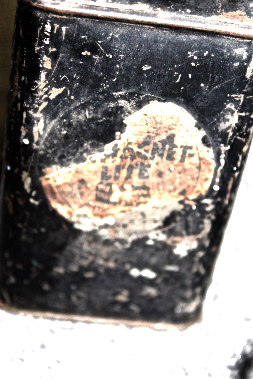 Vintage Auto/Truck accessory magnetic trouble light with Tin box. Works