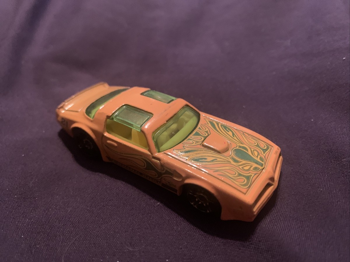 ミニカー Hot Wheels '77 Pontiac Firebird Amazon.com: Hot Wheels '77 Pontiac Firebird, HW Flames 5/10 : Arts