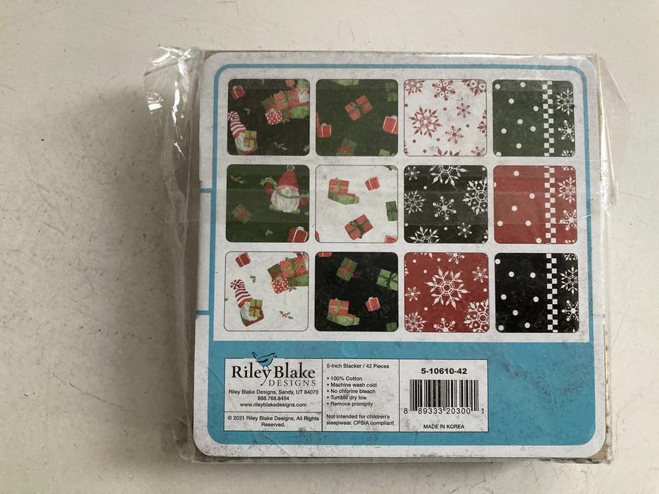 Фланелевая ткань для квилтинга Gnome for Christmas Riley Blake упаковка с брелоками 5 дюймов, 42 шт. - Изображение 2 из 2