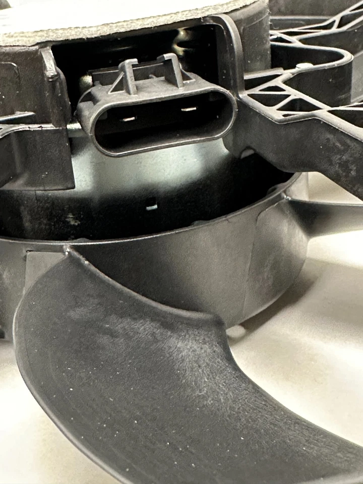 Conjunto de ventilador de refrigeración de doble radiador Motorcraft 2004-2007 Freestar Monterey Foto 3 de 4