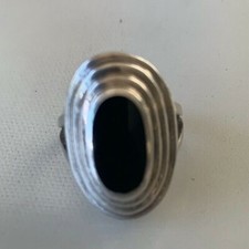 SIGNED NF 925 STERLING TIERED RIB FRAME  OVAL ONYX RING - SIZE 6.5