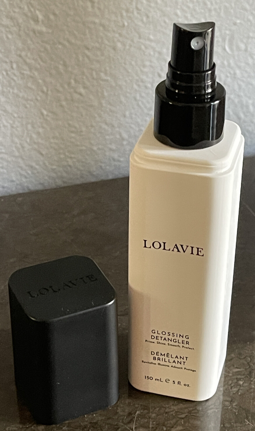 Jennifer Aniston Lolavie Glossing Detangler Lightweight Spray Lolavie