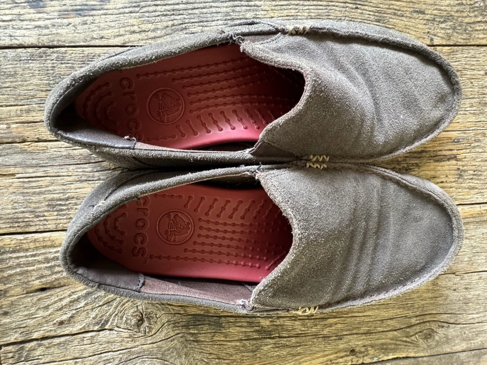 Crocs Mocasines de Gamuza Para Hombre Talla M 7 Marrón Zapatos Sin Cordones Art No 145756 Santa Cruz Foto 2 de 4