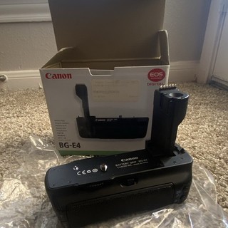 Canon BG E4 Battery Grip for Canon EOS 5D DSLR w/ Shutter Release Black
