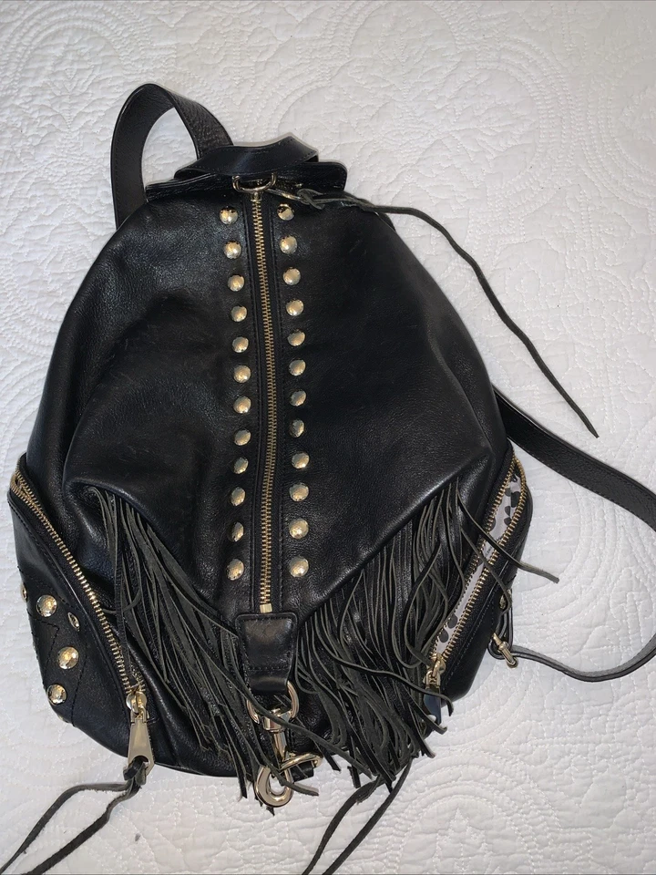 Mochila Rebecca Minkoff Julian de cuero negro, flecos y tachuelas doradas usada en excelente estado Foto 4 de 4