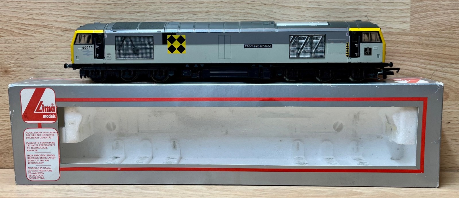 Lima 'OO' L205025 Railfreight Class 60 ""Thomas Barnardo"" Diesel Locomotive 60055