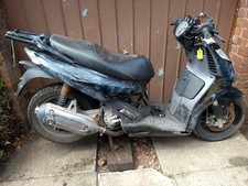 APRILIA SPORTCITY 125 300 CUBE  ENGINE BOLT *BREAKING*