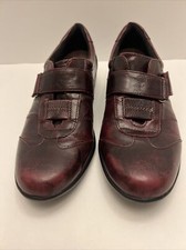 Clarks Adjustable Slip On Women  s sz 9.5 Red Leather Casual Comfort Walking Shoe