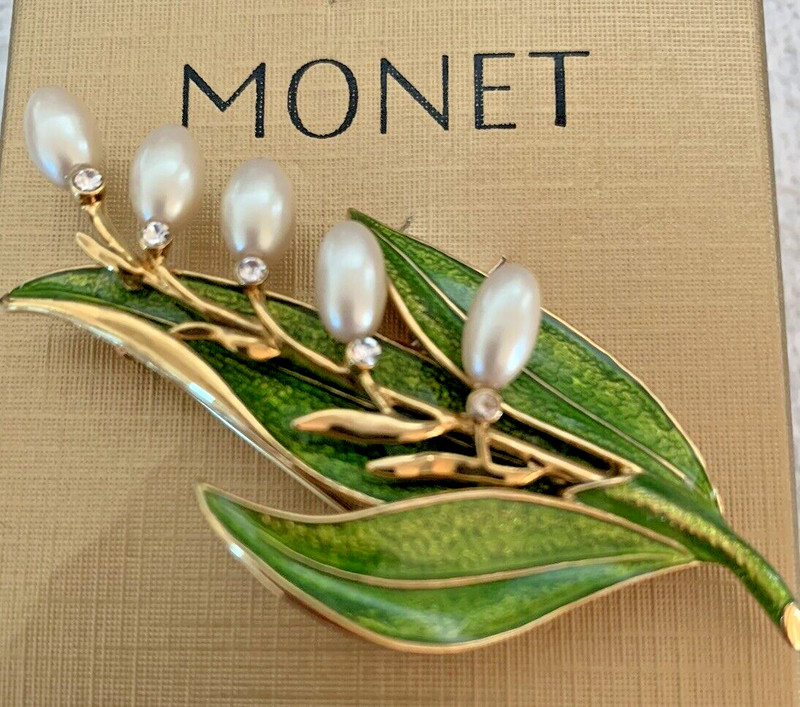 VINTAGE MONET GREEN ENAMEL AND FAUX PEARL LEAF BROOCH.  PRE-OWNED.  SIGNED.