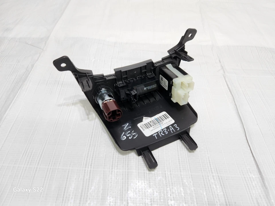 17-21 Chevrolet Trax Center Console Trim Bezel Cover Panel & USB Jack Port OEM - Image 3 of 4