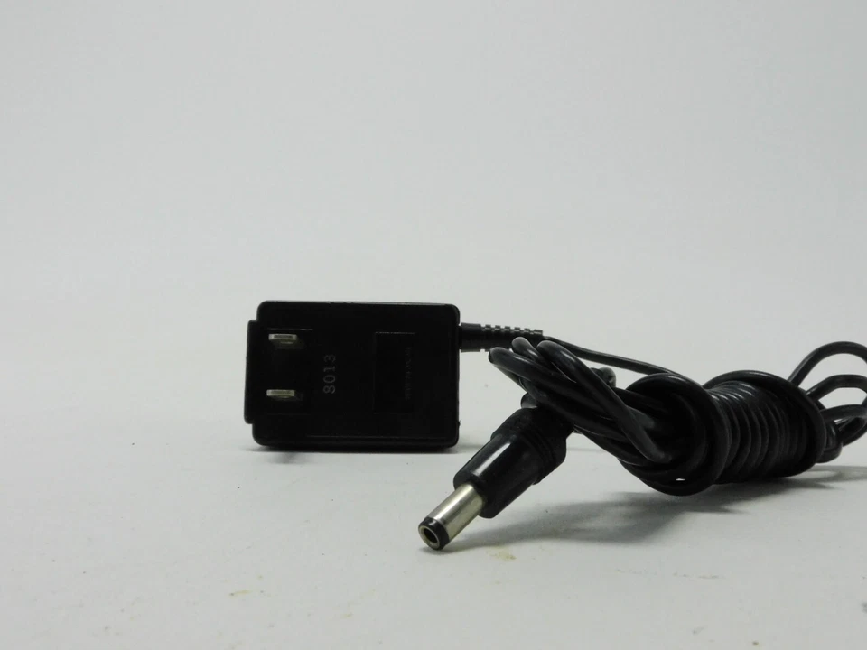 Canon Charger CH-3 Battery Charger 120V 2.5W 5.8V 130 mA For P10-D P5-D - Image 2 of 4