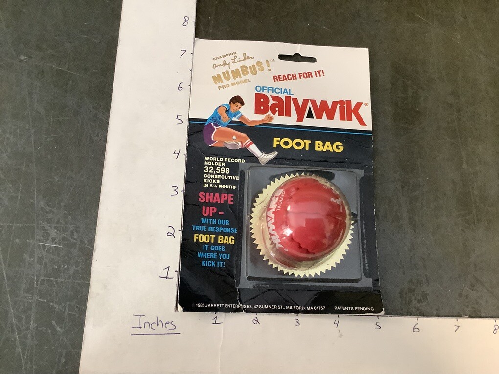 Original SEALED UNUNSED -- 1985 Balywik MUMBUS all RED hacky