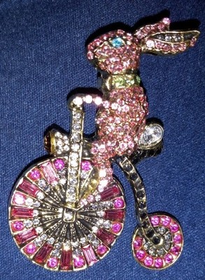 Stunning Rhinestone Bunny/Rabbit Pin Brooch Fashion Jewelry New 