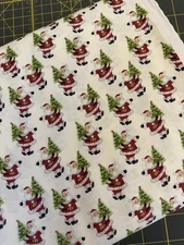 SANTA'S COMING TO TOWN RETRO VINTAGE CHRISTMAS SM SANTA WHITE COTTON FABRIC HY